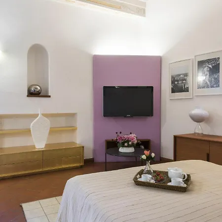 Apartment Palazzo Terme By Halldis Florence